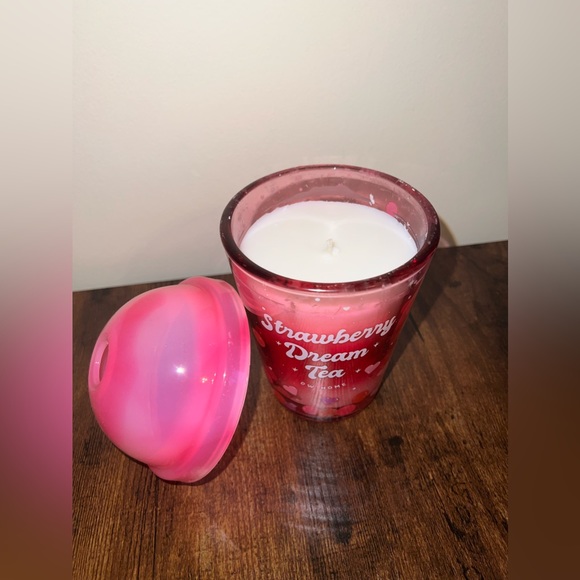 Strawberry Dream Tea Candle NWT - Picture 4 of 4